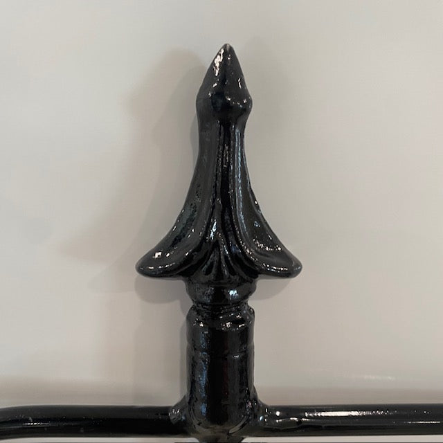 Wrought Iron Garden Flag Stand Finial Top with Closed Holder